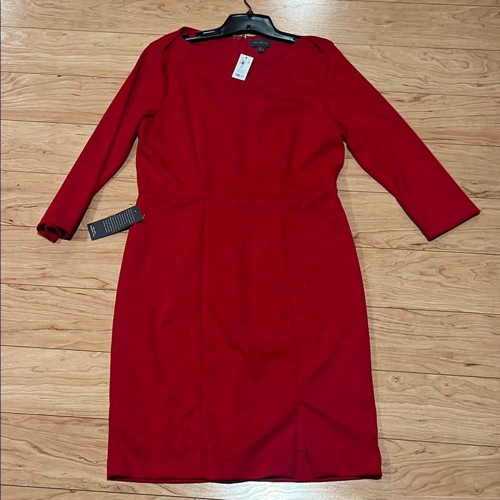 **NEW WITH TAGS Chic Red 3/4th  Sleeve Dress